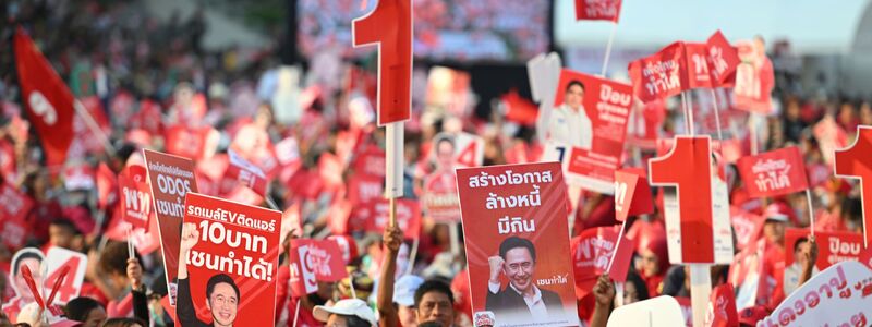 Die Pheu Thai ist eine der größten Parteien in Thailand.  - Foto: Kittinun Rodsupan/AP/dpa