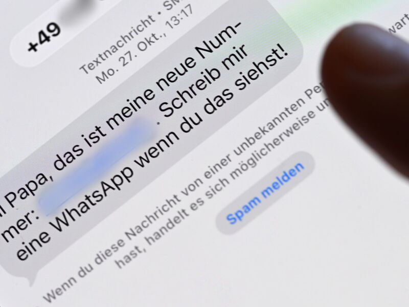 Bei der Bundesnetzagentur gingen im vergangenen Jahr 85.158 Beschwerden zu Rufnummernmissbrauch ein. - Foto: Wolf von Dewitz/dpa