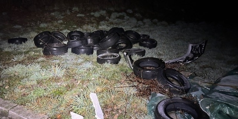 POL-PDWIL: Entsorgte Altreifen - Foto: presseportal.de