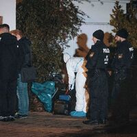 Anwohner hatten am Samstag die Polizei gerufen, weil sie Hilfeschreie gehört hatten. - Foto: Sebastian Pieknik/NEWS5/dpa