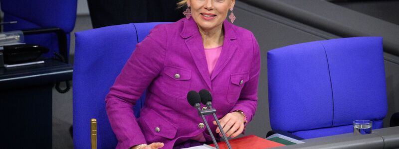 Wer keinen Hausausweis erhält, soll auch nicht mit öffentlichen Mitteln bezahlt werden, meint Bundestagspräsidentin Klöckner. (Archivfoto) - Foto: Bernd von Jutrczenka/dpa