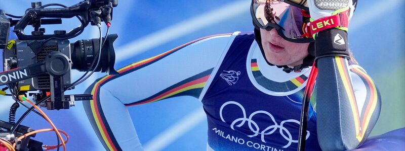 Emma Aicher fuhr knapp an der Bestzeit vorbei und musste dann den Crash von Lindsey Vonn mit ansehen. - Foto: Michael Kappeler/dpa