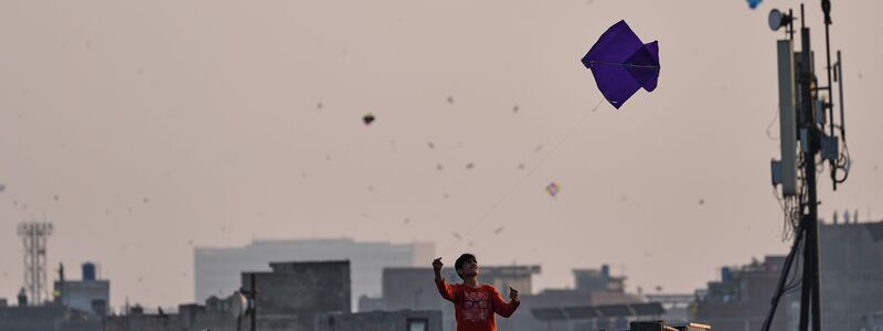 Auch für viele Kinder ist Drachensteigen in Pakistan ein beliebtes Hobby. (Archivbild) - Foto: K.M. Chaudary/AP/dpa