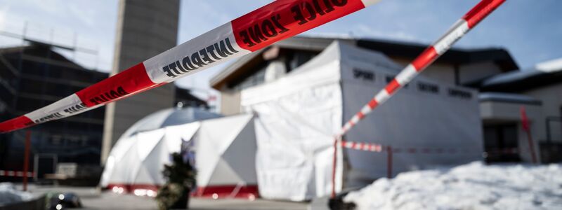 Soll schnell wieder aufgebaut werden: Die Gedenksttte in Crans-Montana. - Foto: Alessandro Della Valle/KEYSTONE/dpa