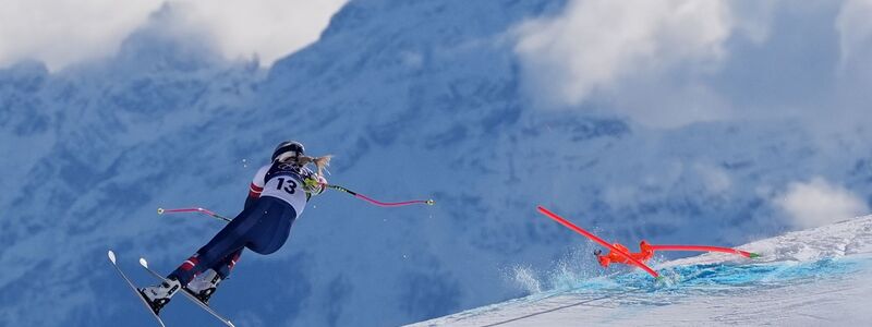 Heftiger Abflug: Lindsey Vonn stürzt in der Olympia-Abfahrt. - Foto: Jacquelyn Martin/AP/dpa