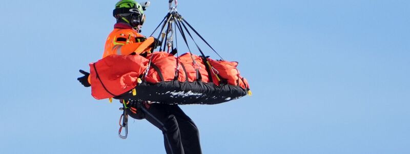 Lindsey Vonn wird nach ihrem schweren Unfall abtransportiert. - Foto: Jacquelyn Martin/AP/dpa