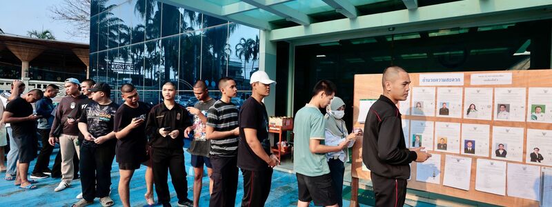 Politische Beobachter bezeichneten die Wahl als die bedeutendste in der Geschichte des Landes. - Foto: Wason Wanichakorn/AP/dpa