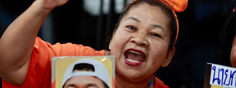 Viele Menschen in Thailand hofften auf einen politischen Wandel und Reformen - aber die konservative Regierungspartei bekam die Mehrheit.. - Foto: Wason Wanichakorn/AP/dpa