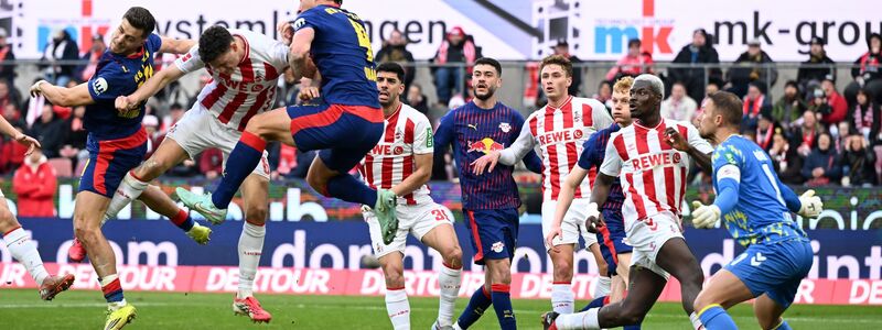 Christoph Baumgartner (l) traf per Kopf zur Leipziger Führung. - Foto: Federico Gambarini/dpa