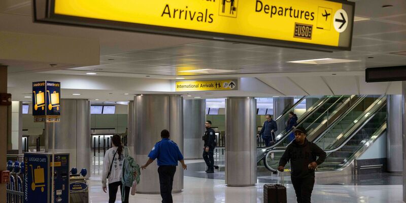 Pläne für verschärfte Einreiseregeln in die USA sorgen aktuell für Verunsicherung. (Symbolbild) - Foto: Yuki Iwamura/FR171758 AP/dpa