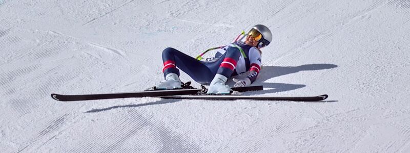 Nach ihrem Sturz blieb Vonn zunächst liegen und schrie vor Schmerzen. - Foto: Uncredited/Olympic Broadcasting Services via AP/dpa
