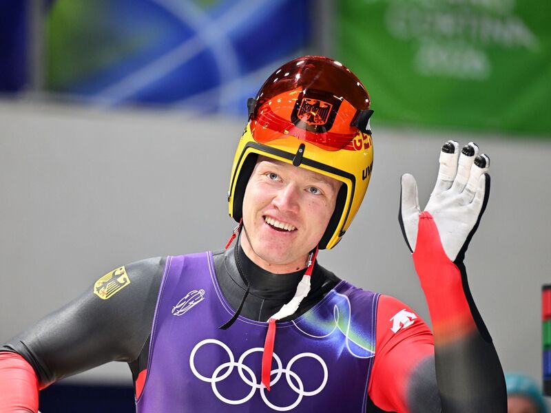 Max Langenhan fährt in den ersten drei Läufen dreimal Bahnrekord.  - Foto: Robert Michael/dpa