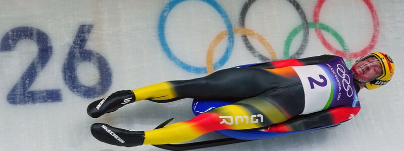 Max Langenhan fährt in den ersten drei Läufen dreimal Bahnrekord.  - Foto: Michael Kappeler/dpa