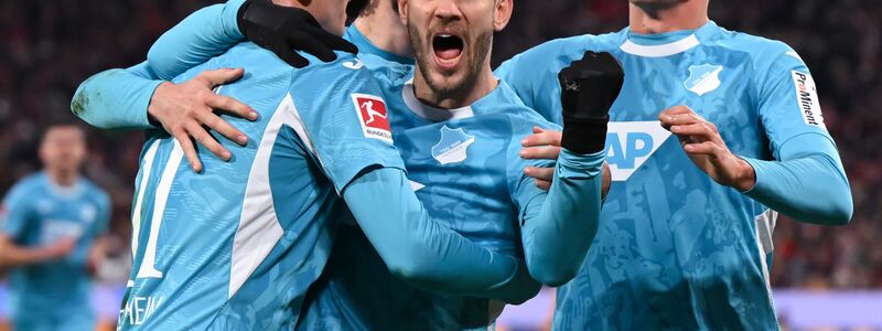 Andrej Kramaric (M) jubelt über das 1:1, das als Hoffenheimer Torausbeute zu wenig war. - Foto: Sven Hoppe/dpa