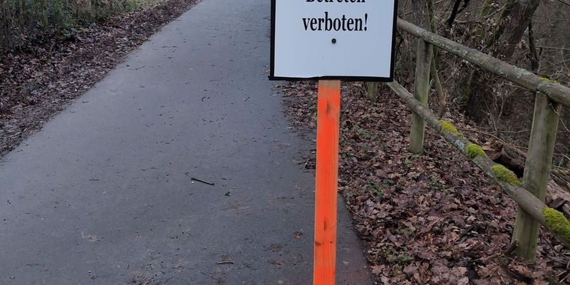 POL-PDMT: Montiertes Schild auf bekanntem Radweg zwischen St. Goarshausen und Bogel - Foto: presseportal.de