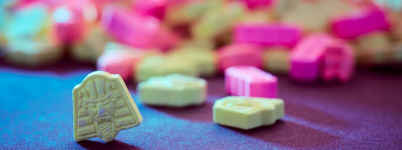 Bei synthetischen Opioiden liegt die wirksame Dosis oft extrem nah an der tödlichen. - Foto: -/Bundeskriminalamt/dpa