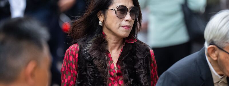 Jimmy Lais Ehefrau, Teresa Lai, kam mit weiteren Unterstützern zu dem Gerichtstermin.  - Foto: Chan Long Hei/AP/dpa