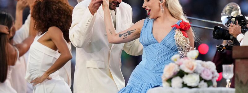 Lady Gaga trat als Überraschungsgast auf. - Foto: Lynne Sladky/AP/dpa