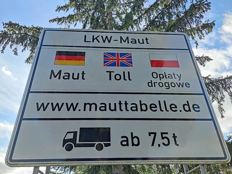 Hinweisschild auf LKW-Maut (Archiv) - Foto: via dts Nachrichtenagentur