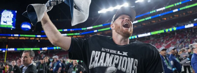 Hatte Grund für großen Jubel: Seahawks-Quarterback Darnold. - Foto: Matt Slocum/AP/dpa