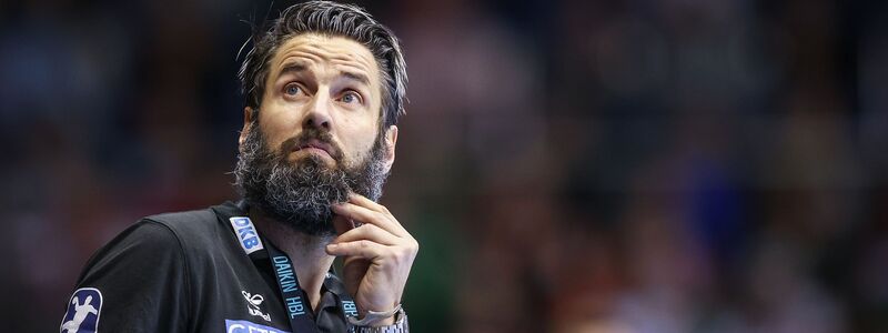 Hofft auf einen gelungenen Re-Start nach der EM-Pause: Magdeburgs Trainer Bennet Wiegert. (Archivbild) - Foto: Ronny Hartmann/dpa-Zentralbild/dpa