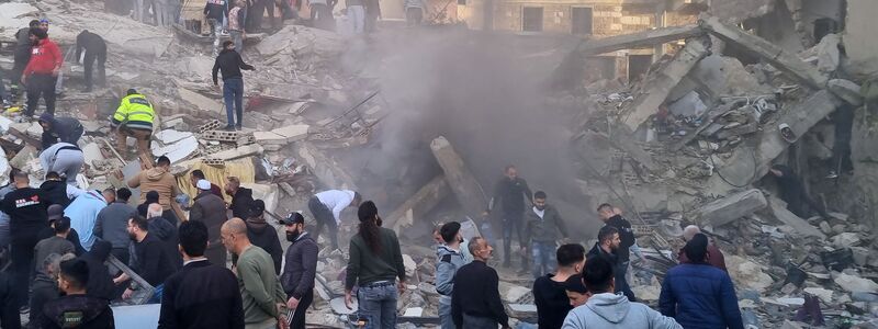 Mindestens 14 Menschen sind bei dem Einsturz ums Leben gekommen. - Foto: Uncredited/AP/dpa