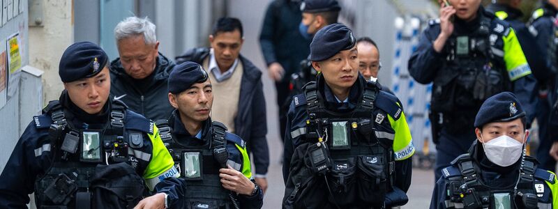 Das Polizeiaufgebot zum Tag der Strafmaßverkündung war groß.  - Foto: Chan Long Hei/AP/dpa