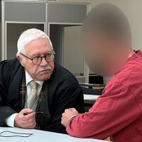 Noch ist unklar, ob sich der angeklagte Mann äußern wird. - Foto: Matrtin Oversohl/dpa