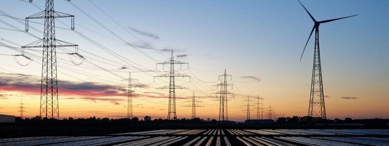 Milliardenteure Entschädigungen für die Abregelung von Wind- und Solaranlagen sollen nach einem Gesetzentwurf sinken. (Symbolbild) - Foto: Henning Kaiser/dpa