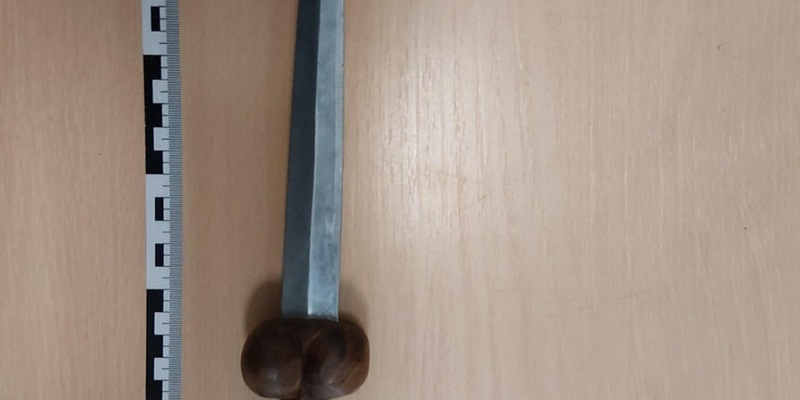 BPOL-HB: Im Handgepäck vergessen - Bundespolizei stellt Dolch am Bremer Flughafen sicher - Foto: presseportal.de