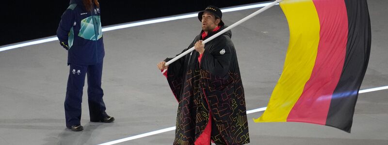 Deutschlands Starstürmer Leon Draisaitl kam bereits am Freitag in Mailand an. - Foto: Ben Curtis/AP/dpa