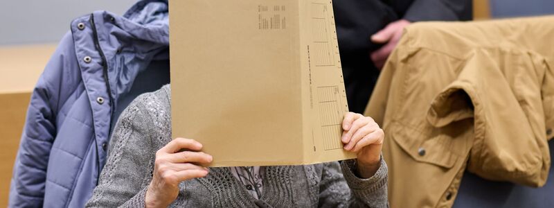 Die 80 Jahre alte Großmutter ist wegen Beihilfe angeklagt, ebenso der Großvater (83) des Kindes. (Archivbild)  - Foto: Bernd Thissen/dpa