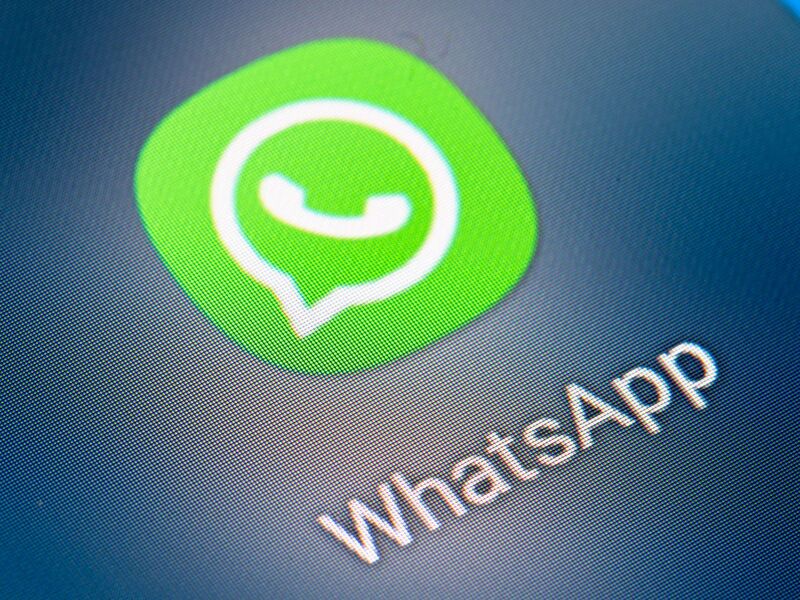 Whatsapp muss sich seit Kurzem neben den Wettbewerbsregeln auch an weitere strengere EU-Digitalregeln halten. (Symbolbild) - Foto: Fabian Sommer/dpa