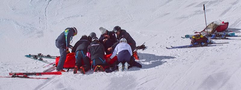 Lindsey Vonn wurde nach ihrem Sturz lange behandelt. - Foto: Uncredited/Olympic Broadcasting Services via AP/dpa