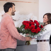 Valentinstag mit Fleurop: Love is in the Air und auf Social Media / Fleurop setzt 2026 erneut auf gezielte Creator-Kooperationen und emotionale Blumenmomente - Foto: presseportal.de