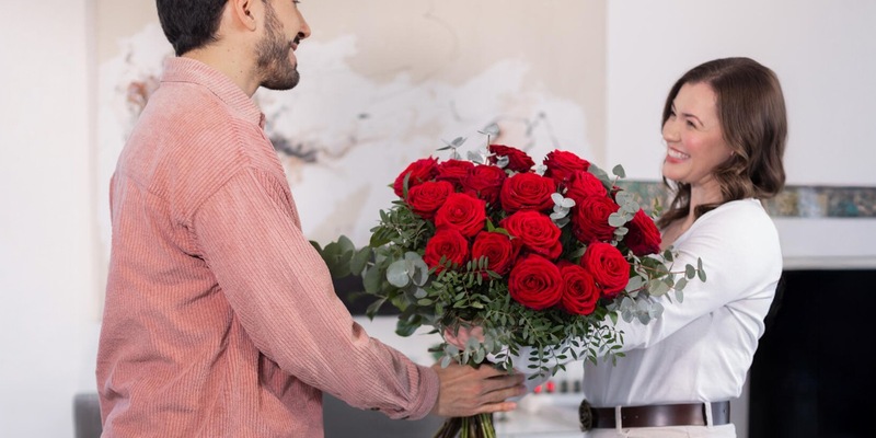 Valentinstag mit Fleurop: Love is in the Air und auf Social Media / Fleurop setzt 2026 erneut auf gezielte Creator-Kooperationen und emotionale Blumenmomente - Foto: presseportal.de