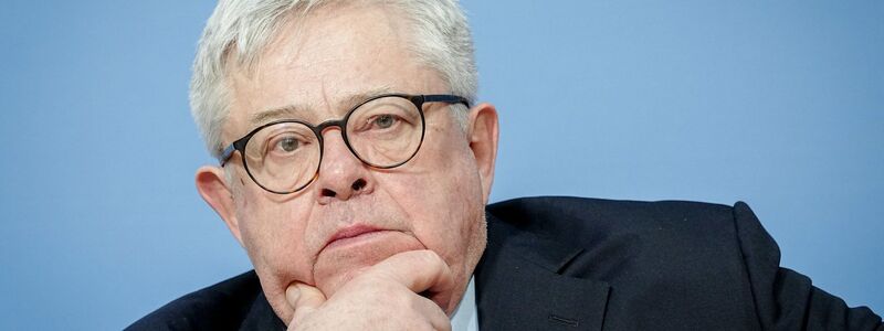 Rechtsvertreter Degenhart rechnet mit einem Erfolg in Karlsruhe. - Foto: Kay Nietfeld/dpa