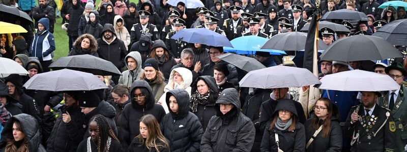 Viele Menschen nahmen an der Trauerfeier teil. (Archivbild) - Foto: Federico Gambarini/dpa