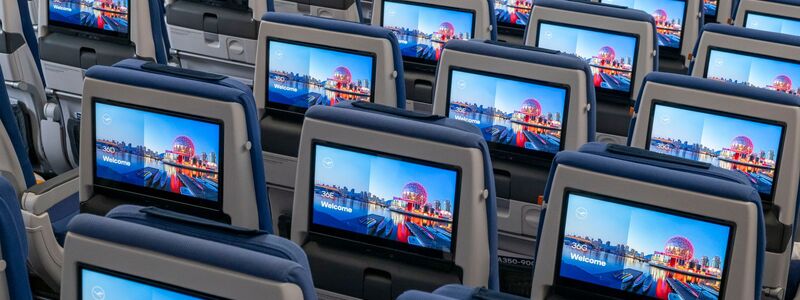 Auch in der Eco-Klasse ändert sich an Bord von Lufthansa-Jets einiges.  - Foto: Peter Kneffel/dpa