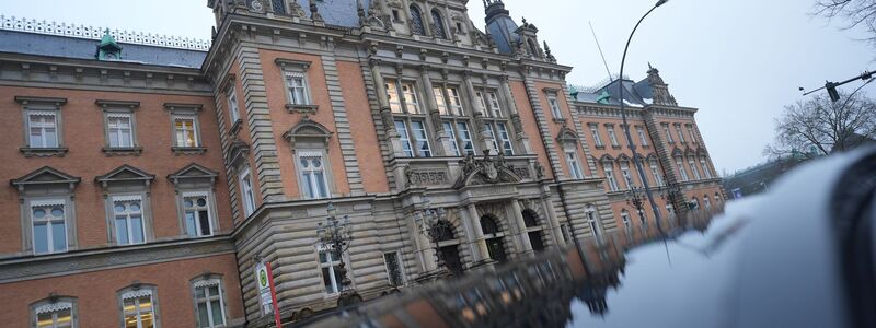 Der Prozess gegen die mutmaßlichen Mitglieder einer rechtsextremistischen Terrorzelle soll im Hamburger Strafjustizgebäude stattfinden. (Archivbild) - Foto: Marcus Brandt/dpa
