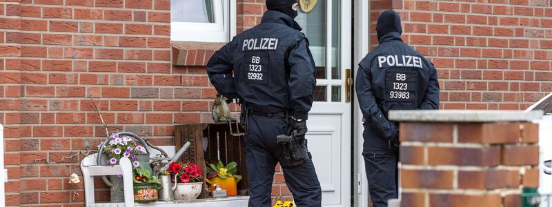Den Angeklagten wird unter anderem ein Brandanschlag auf ein Kulturzentrum in Altdöbern (Brandenburg) vorgeworfen. (Archivbild) - Foto: Frank Hammerschmidt/dpa