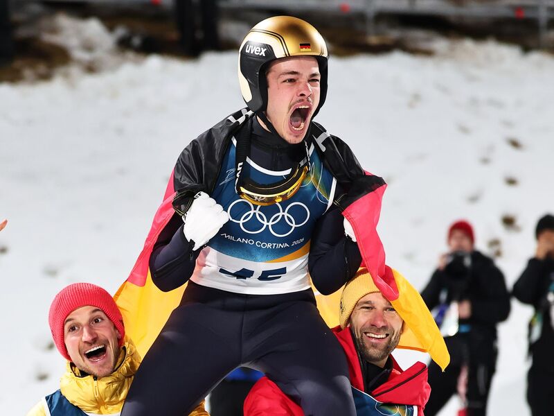 Philipp Raimund bejubelt seinen sensationellen Erfolg. - Foto: Daniel Karmann/dpa