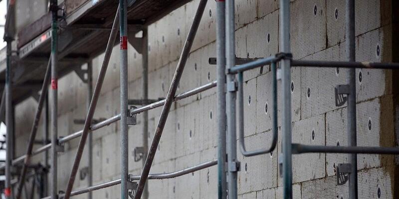 Gerüstbau für Wärmedämmung (Archiv) - Foto: via dts Nachrichtenagentur