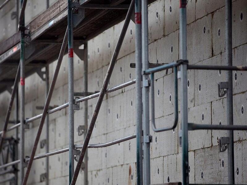 Gerüstbau für Wärmedämmung (Archiv) - Foto: via dts Nachrichtenagentur