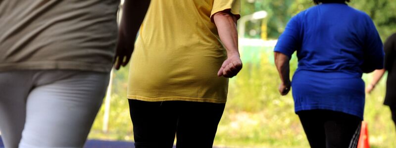 Es gibt viele Angebote, die beim Abnehmen helfen. (Illustration) - Foto: Waltraud Grubitzsch/dpa