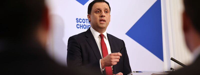 Der schottische Labour-Chef Sarwar forderte Starmers Rücktritt.  - Foto: Robert Perry/PA Wire/dpa