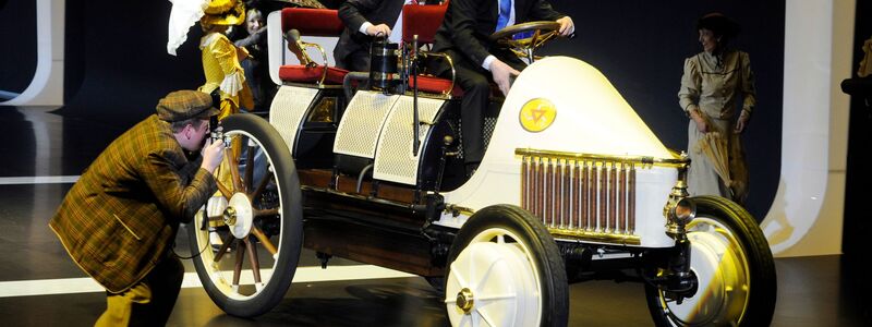 Der Lohner-Porsche Semper Vivus - hier ein Nachbau - kombinierte erstmals Elektro- und Benzinmotoren. (Archivbild) - Foto: picture alliance / dpa