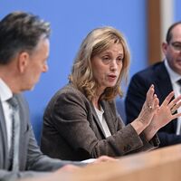 Bei Delikten wie Vergewaltigung oder verbaler sexueller Belästigung deuten frühere Studien auf ein großes Dunkelfeld hin. (Archivfoto) - Foto: Britta Pedersen/dpa