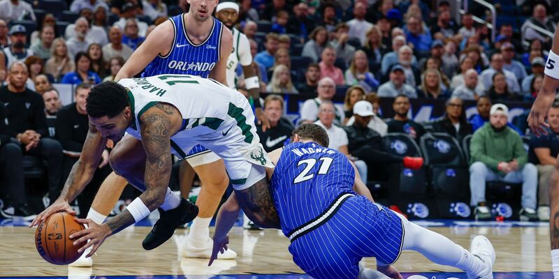 Franz Wagner (hinten) erzielte bei seinem Comeback 14 Punkte. - Foto: Kevin Kolczynski/AP/dpa