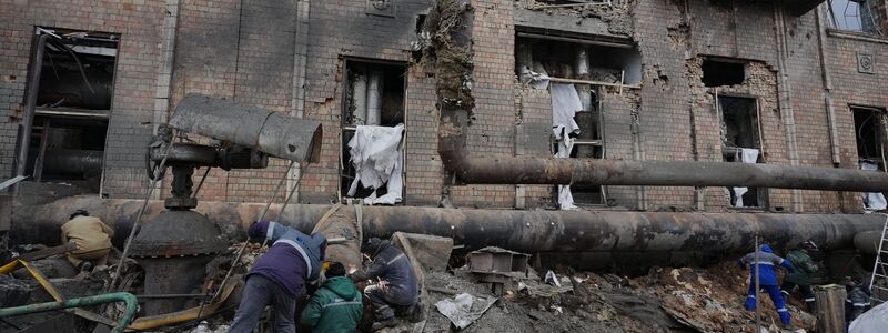 Der russische Angriffskrieg in der Ukraine beschäftigt auch viele Menschen in Deutschland sehr. (Archivbild) - Foto: Sergei Grits/AP/dpa